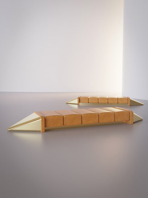 WHILE I WAIT AND I CANT STAY – Seduta